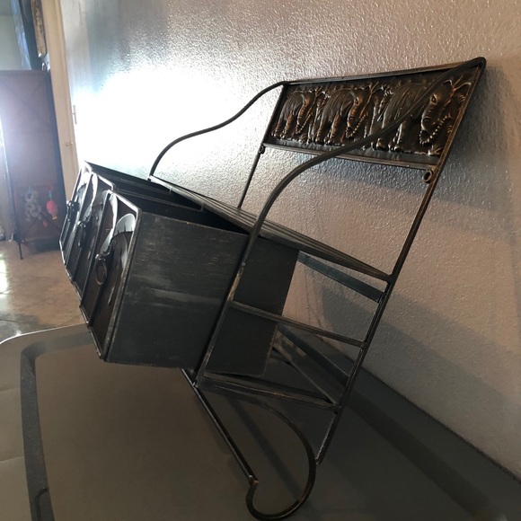 Metal Wall Shelf/Towel Rack & Storage - Picture 5 of 7